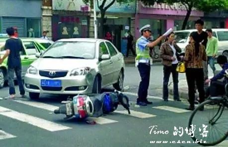 汽车跟电瓶车碰了，怎么办？